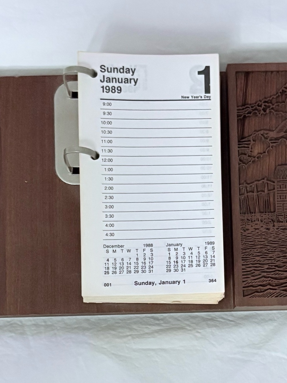 Vintage Láser Engraved Dark Wood Desk Calendar & 1989 Calendar Refills